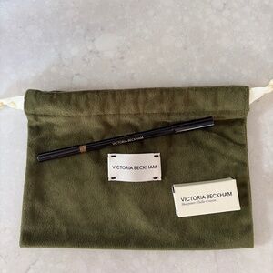 Victoria Beckham beauty eyeliner and pouchette
